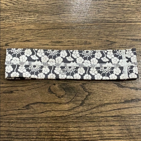 lululemon athletica Accessories - Lululemon floral headband
